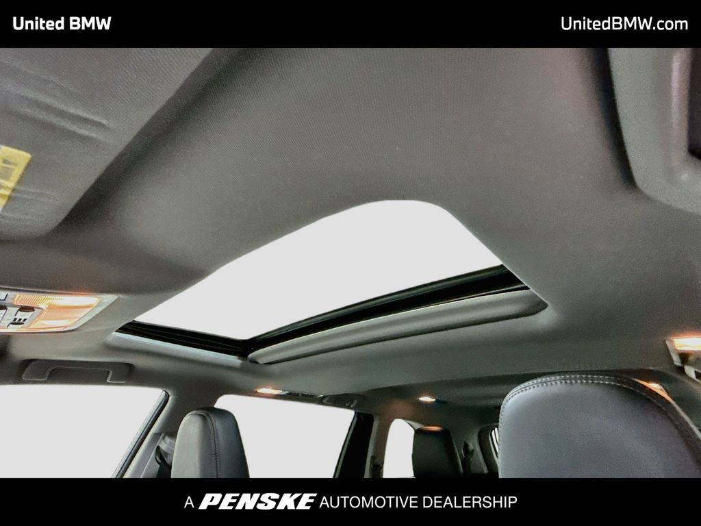 Thumbnail: 2016 Toyota Highlander - 18