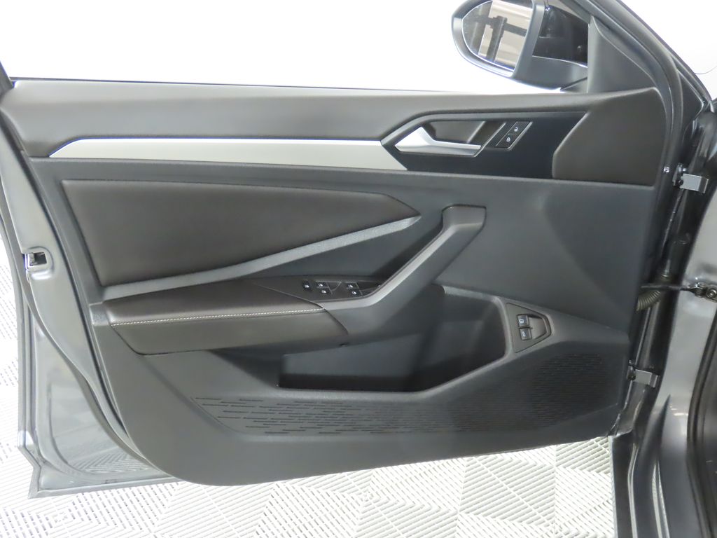 Thumbnail: 2023 Volkswagen Jetta - 25