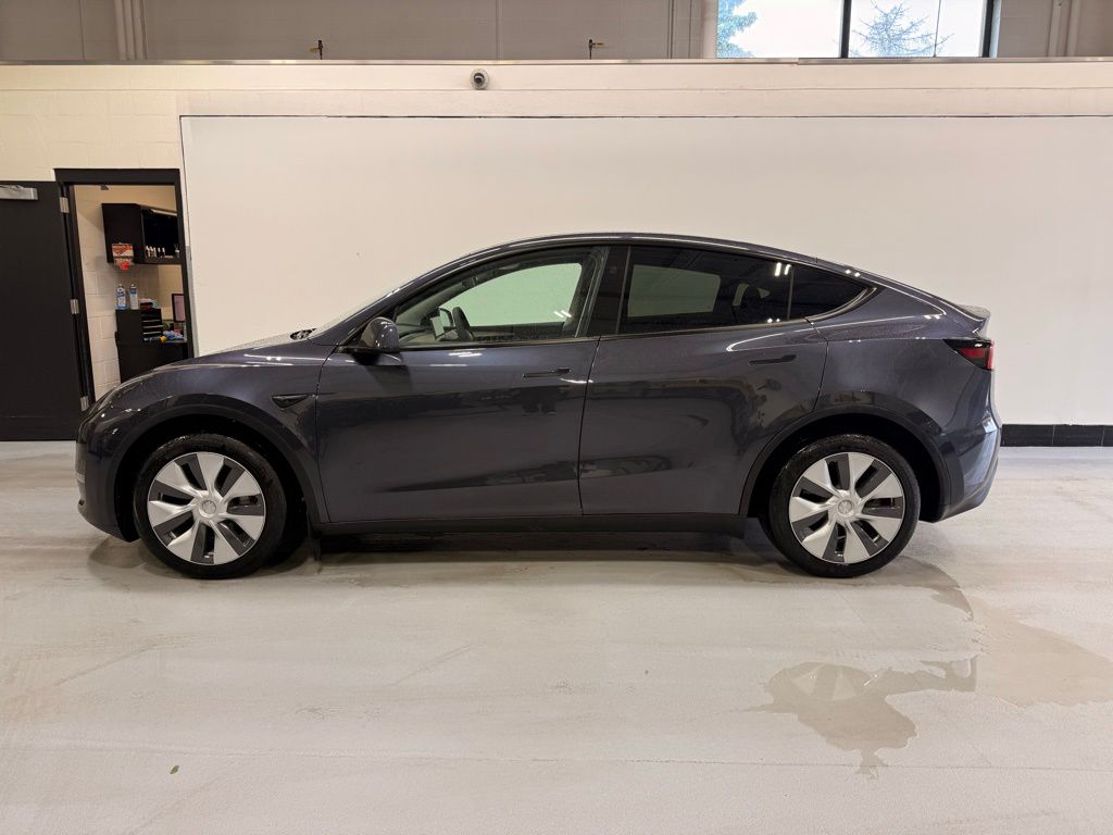 2024 Tesla Model Y Long Range 2