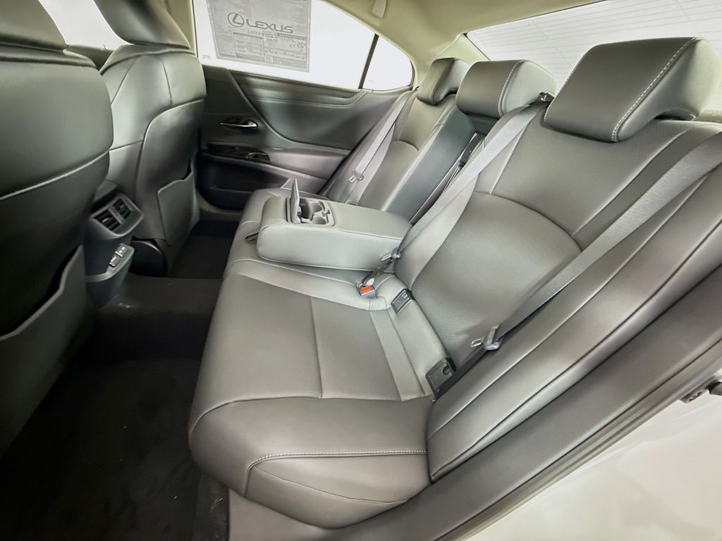 Thumbnail: 2025 Lexus ES - 17