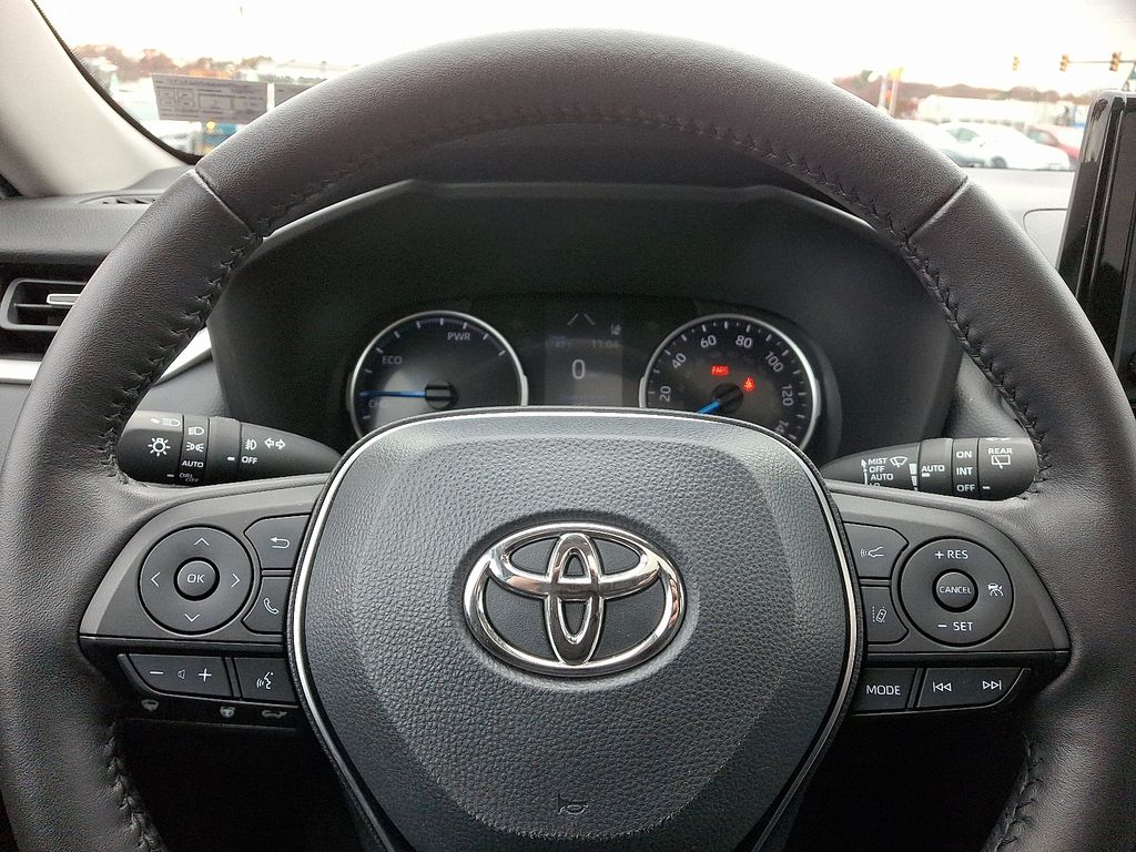 Thumbnail: 2022 Toyota RAV4 - 20