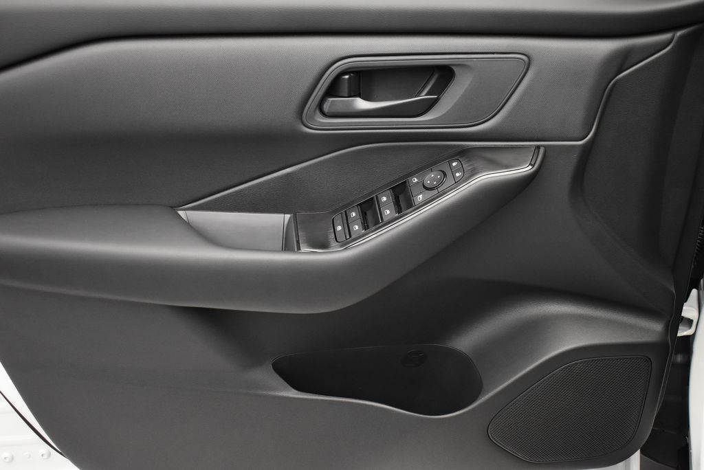 Thumbnail: 2026 Nissan Rogue - 10