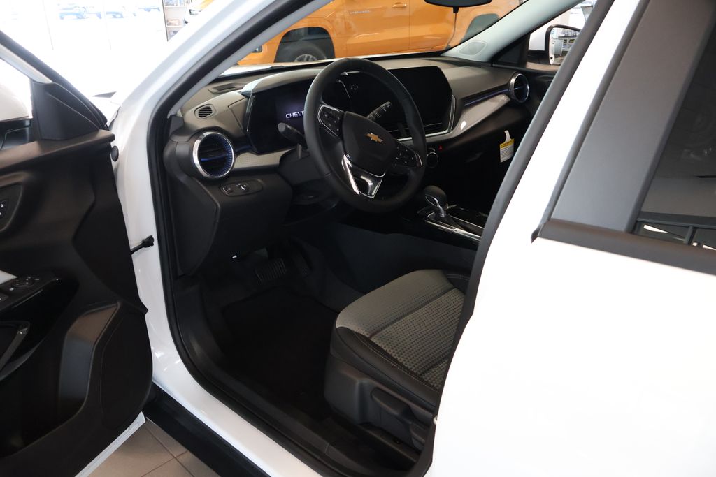 Thumbnail: 2025 Chevrolet Trax - 13