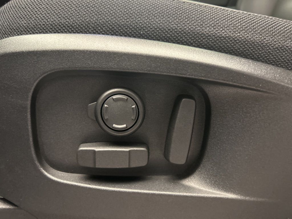 Thumbnail: 2025 Land Rover Defender - 13