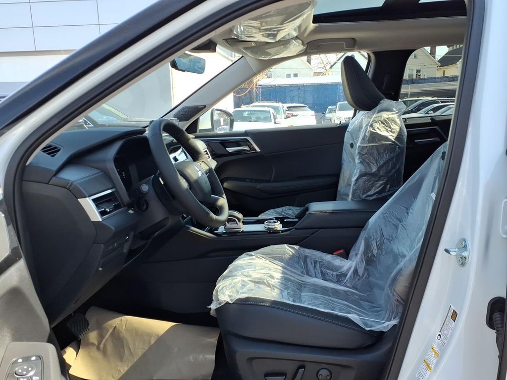 2026 Mitsubishi Outlander SE - Photo 13