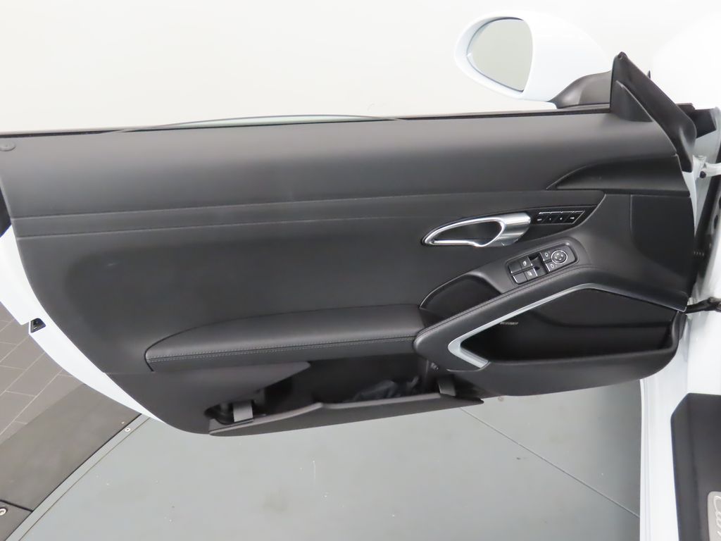 Thumbnail: 2017 Porsche 911 - 32