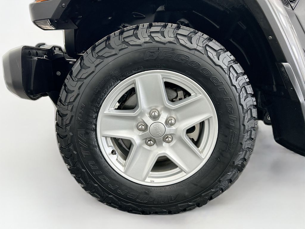 Thumbnail: 2022 Jeep Gladiator - 28