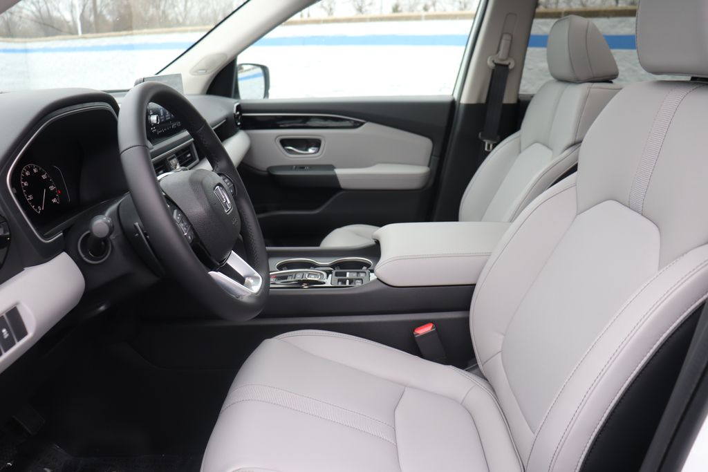 Thumbnail: 2025 Honda Pilot - 32