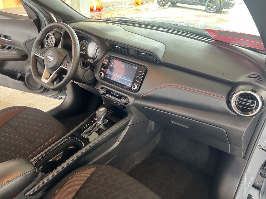 2024 Nissan Kicks SR photo