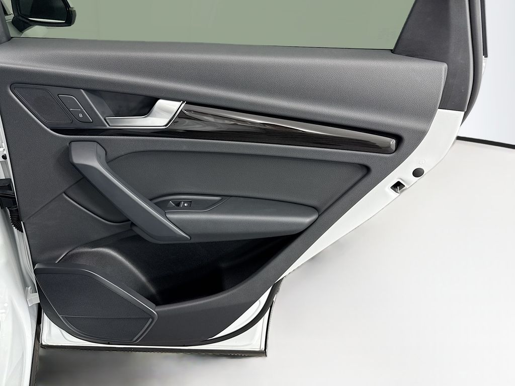 Thumbnail: 2020 Audi Q5 - 26