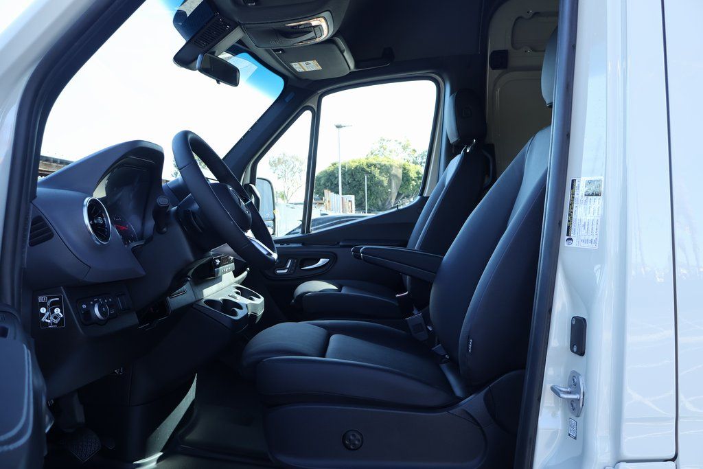 Thumbnail: 2026 Mercedes-Benz Sprinter - 6