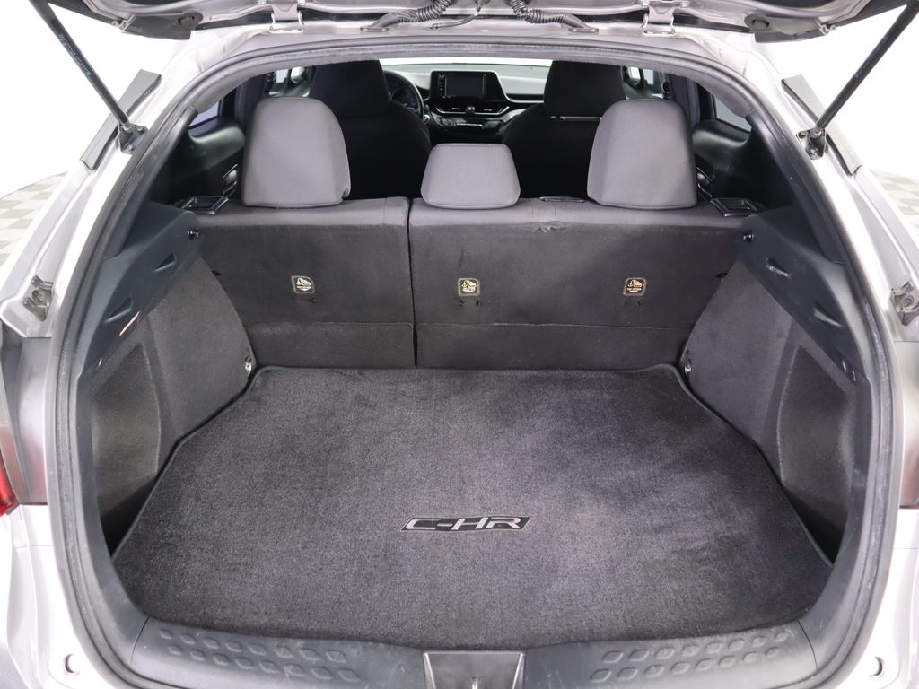 2018 Toyota C-HR XLE 28