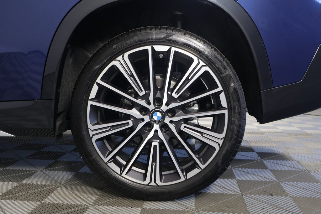 Thumbnail: 2025 BMW X1 - 10