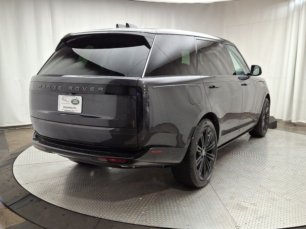 2025 Land Rover Range Rover SE 3