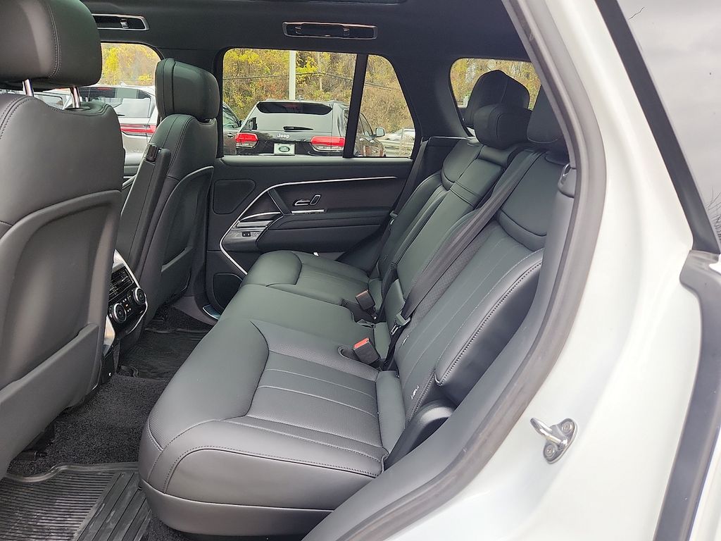 Thumbnail: 2025 Land Rover Range Rover - 5