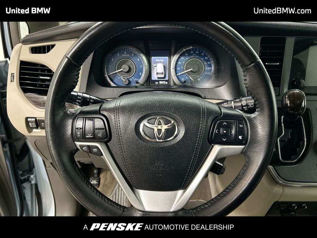 2017 Toyota Sienna Limited 14