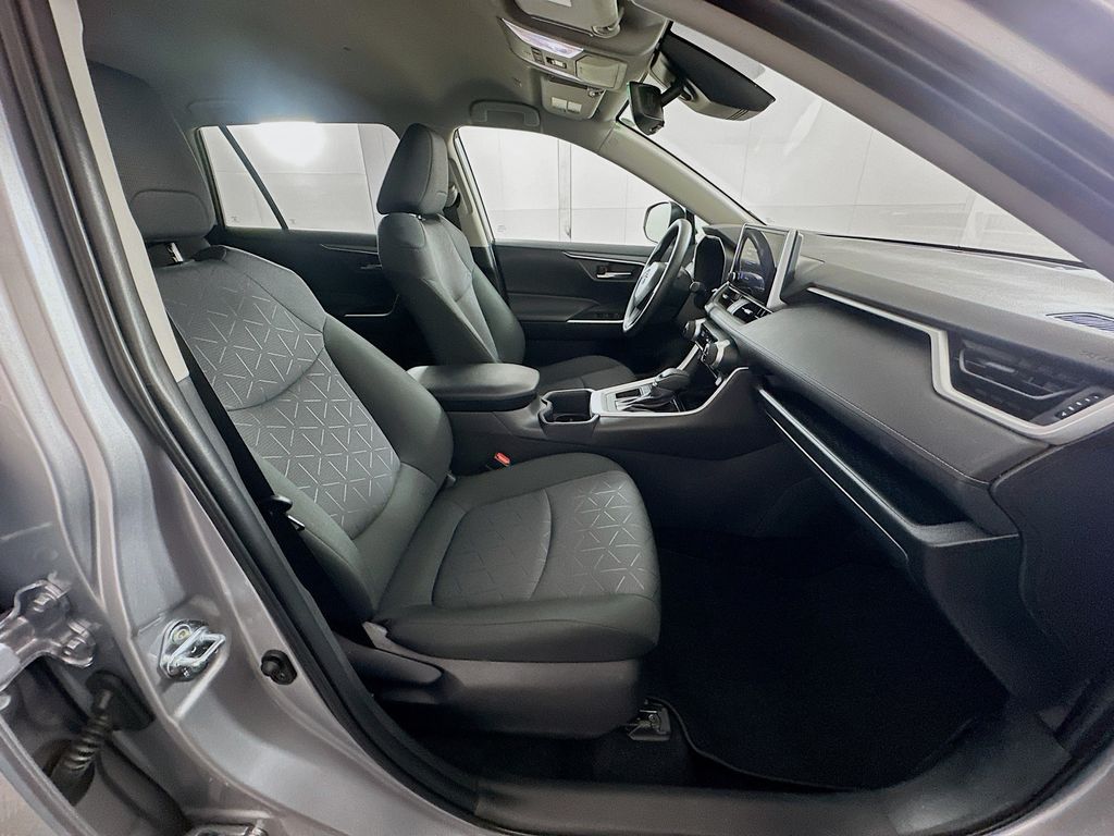 Thumbnail: 2025 Toyota RAV4 - 28