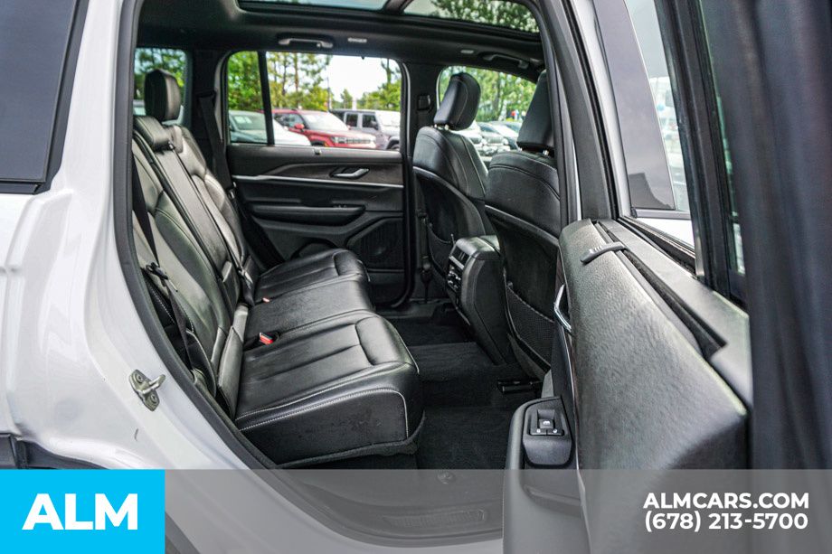 Used 2024 White/off-white Jeep Limited image 22
