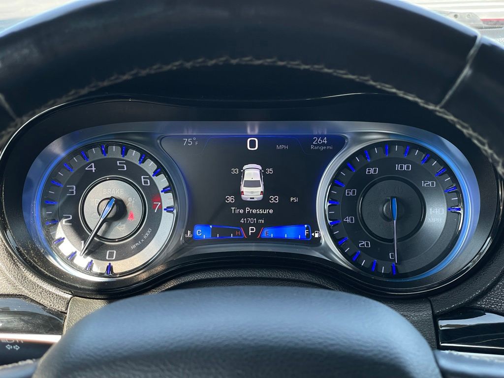 Thumbnail: 2019 Chrysler 300 - 13