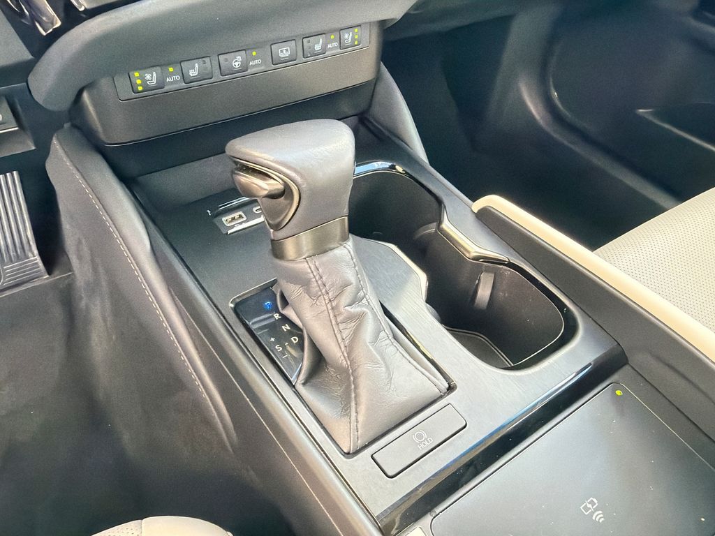 Thumbnail: 2024 Lexus ES - 20