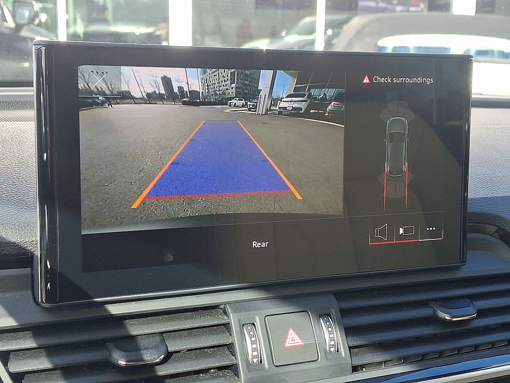 Thumbnail: 2022 Audi Q5 - 18