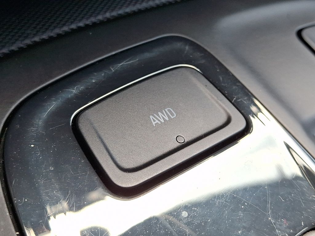 used 2023 Chevrolet Equinox car, priced at $25,408