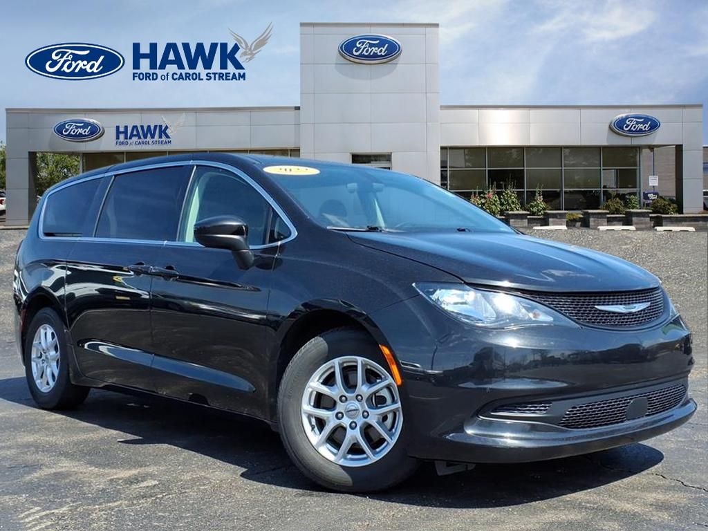 Brilliant Black Crystal Pearlcoat 2022 Chrysler Voyager LX FWD Minivan Front-Wheel Drive 9-Speed Automatic