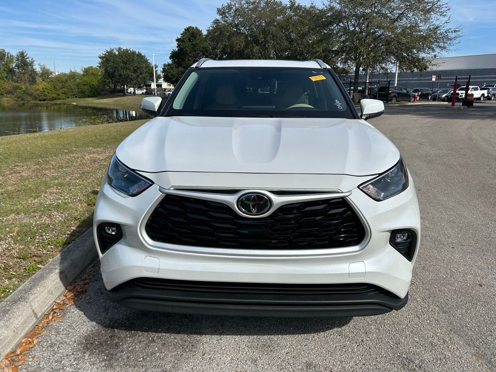 Thumbnail: 2025 Toyota Highlander - 8