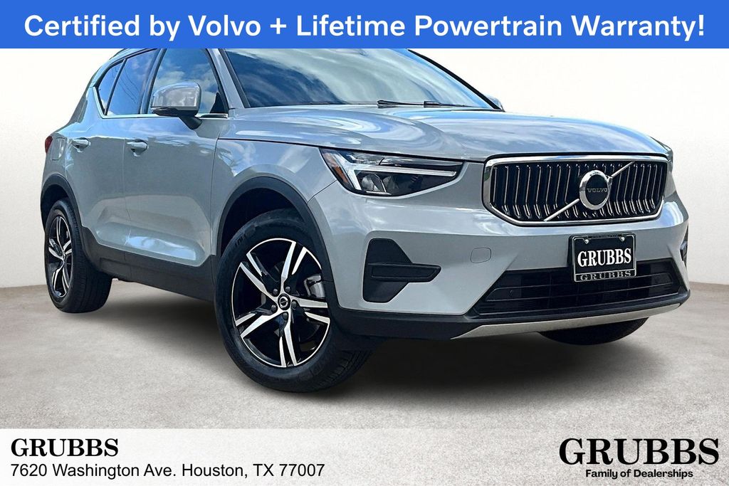 2025 Volvo XC40 B5 Core Bright Theme AWD