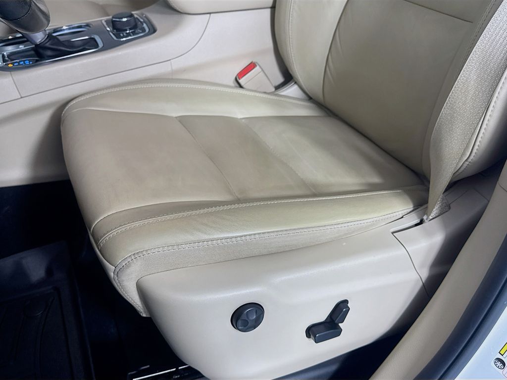 Used Car 2020 Jeep Grand Cherokee  Limited For Sale Under $25,000 In Austin, Texas