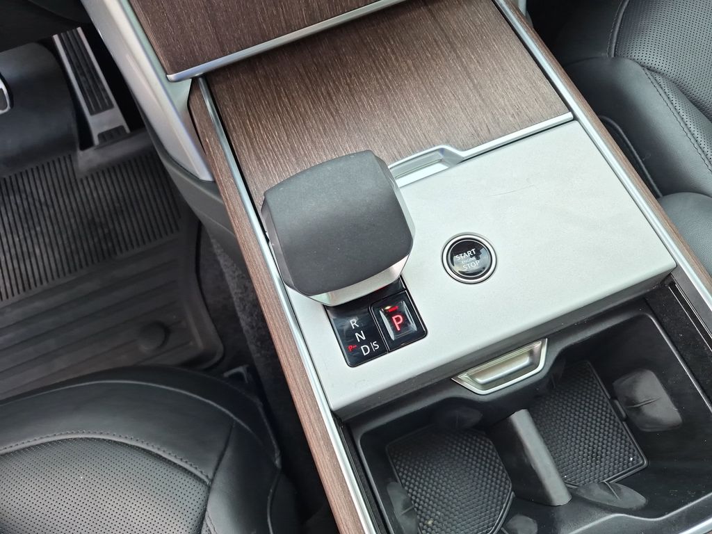 Used 2024 White Land Rover SE image 25