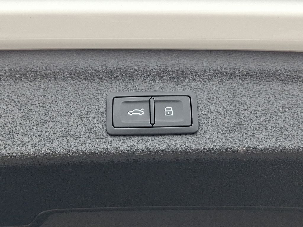 Thumbnail: 2025 Audi Q3 - 32