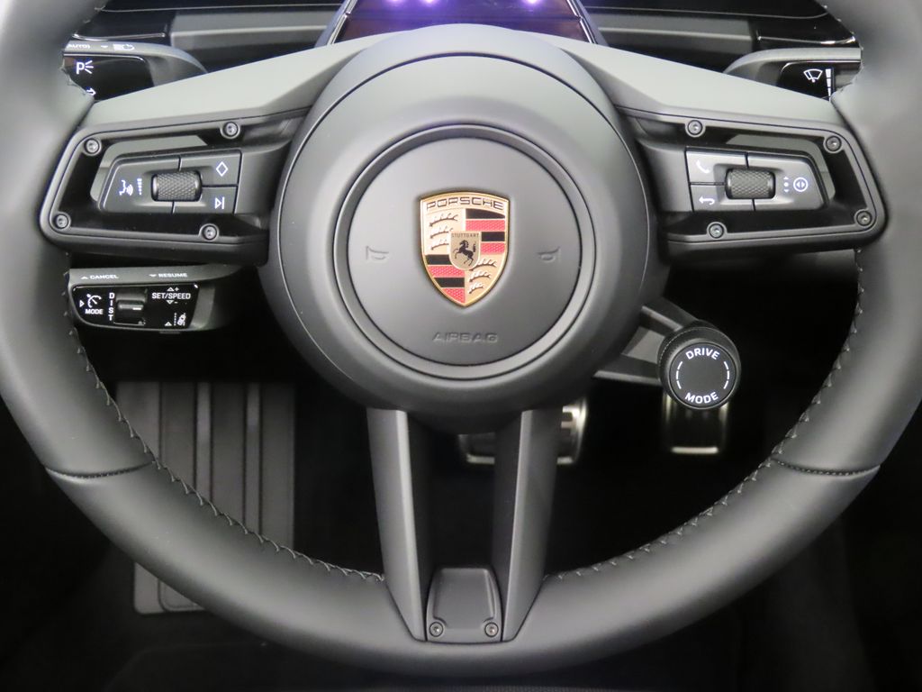 Thumbnail: 2026 Porsche Macan - 21