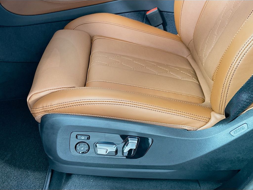 Thumbnail: 2026 BMW X5 - 21