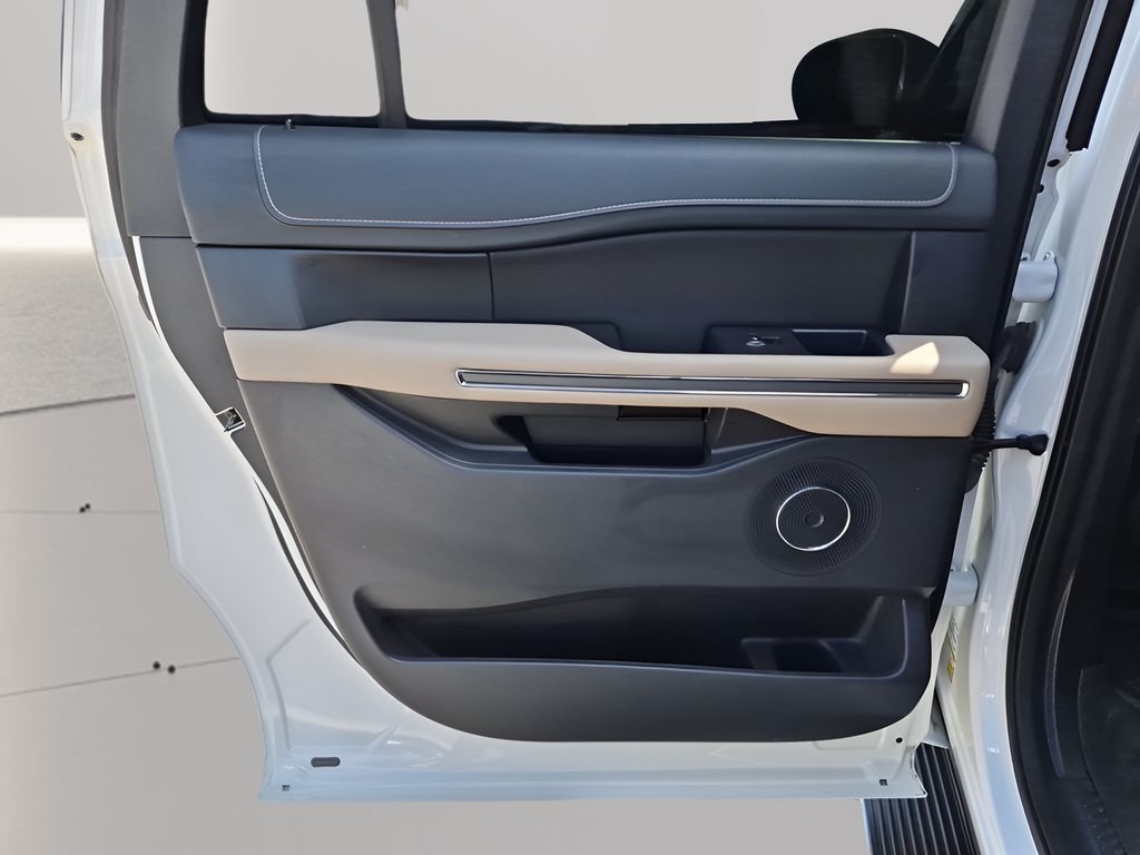 Used 2023 White Ford XLT image 36