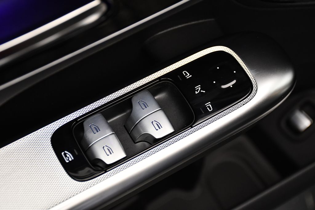 Thumbnail: 2025 Mercedes-Benz GLC - 32