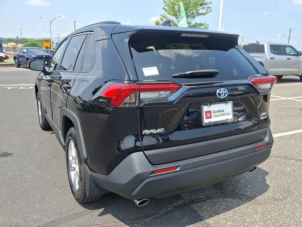 2021 Toyota RAV4 XLE 4