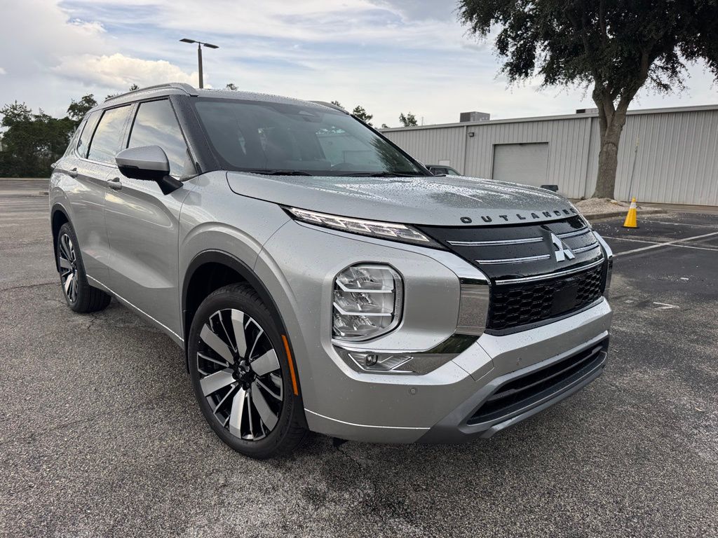 2025 Mitsubishi Outlander SEL photo 5