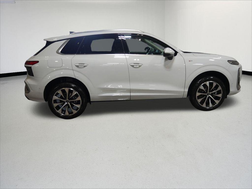 Thumbnail: 2026 Audi Q3 - 6