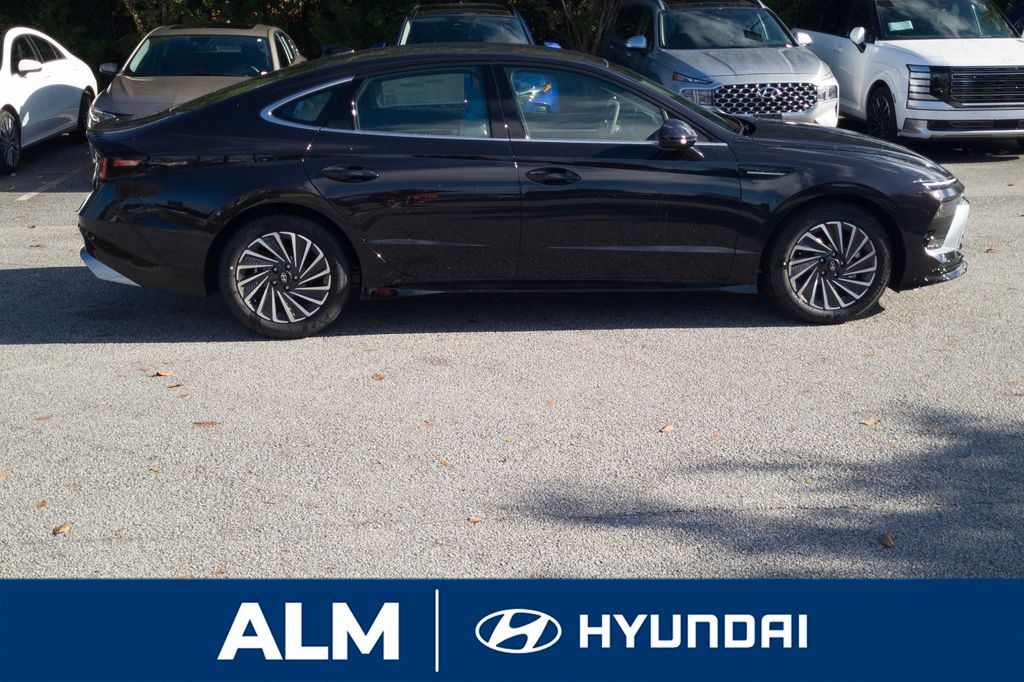 New 2025 Blue Hyundai SEL image 5
