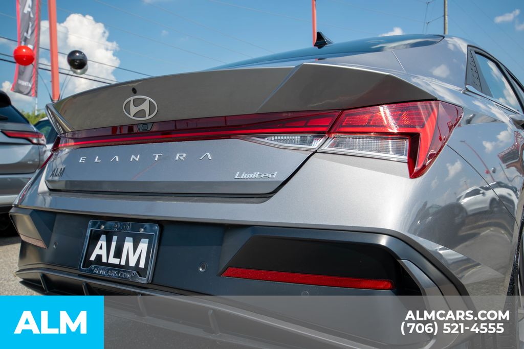 2024 Hyundai Elantra Limited photo 6