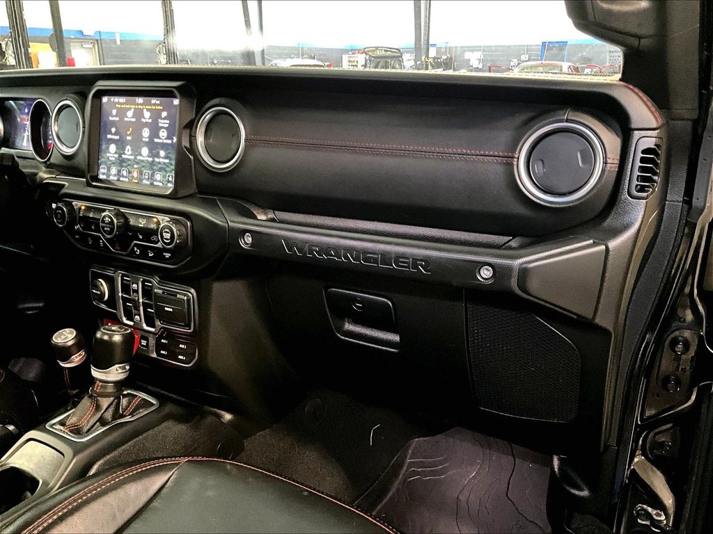 2020 Jeep Wrangler — photo 13