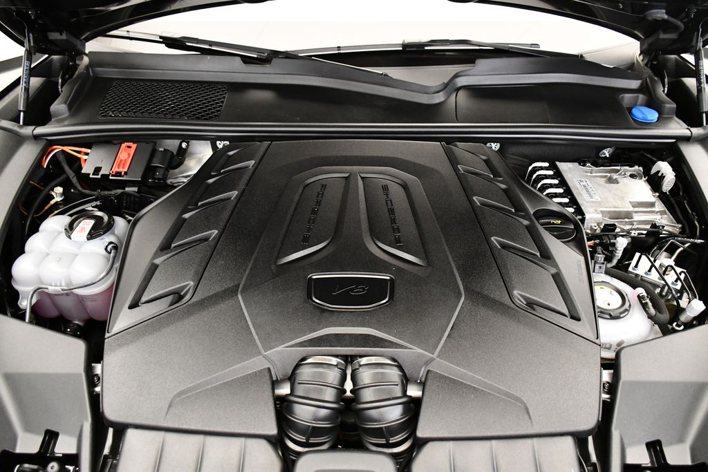 2024 Porsche Cayenne Turbo E-Hybrid 11