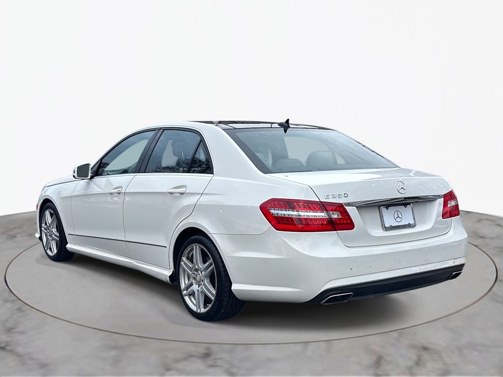 Thumbnail: 2010 Mercedes-Benz E-Class - 11