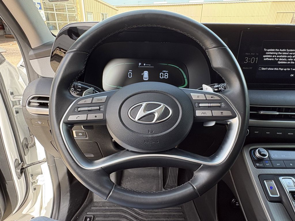 Used 2023 Hyper White Hyundai SEL image 15