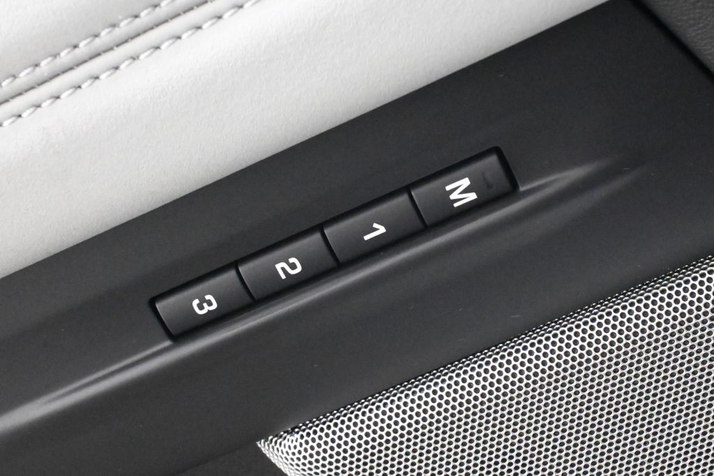 Thumbnail: 2023 Land Rover Range Rover Evoque - 27