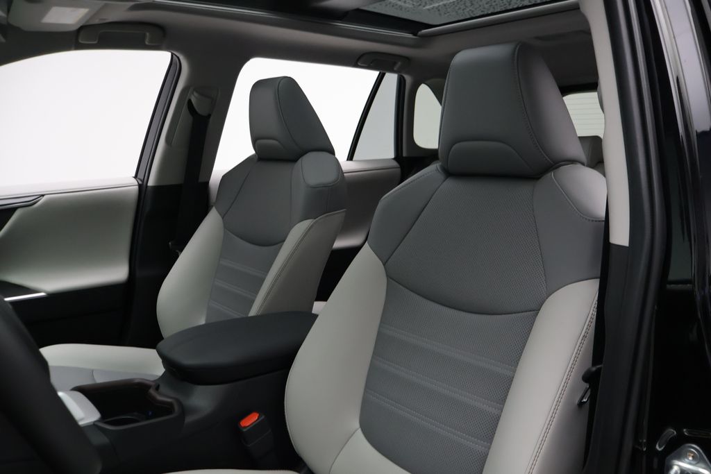 Thumbnail: 2025 Toyota RAV4 - 13