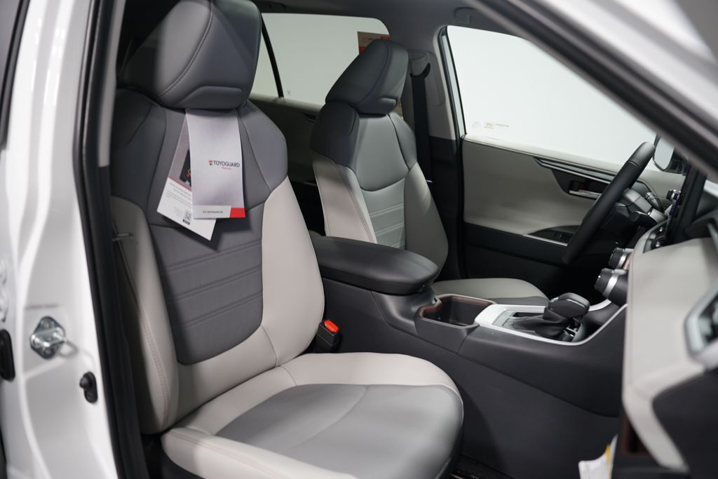 2025 Toyota RAV4 Limited 29