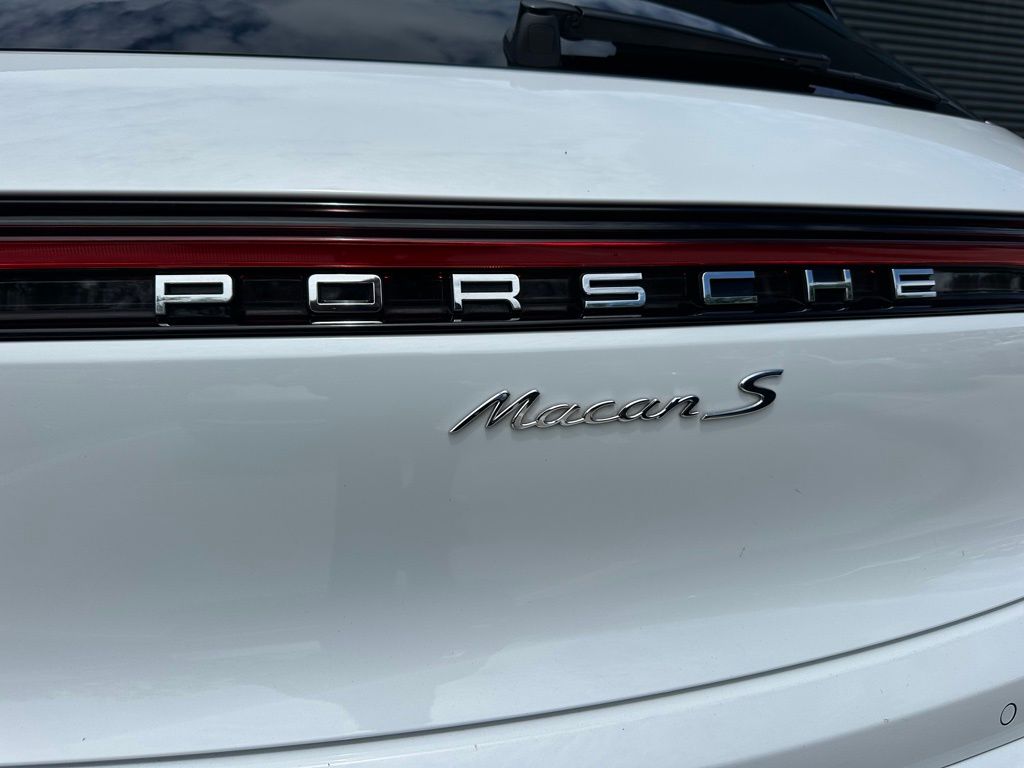 Thumbnail: 2023 Porsche Macan - 14