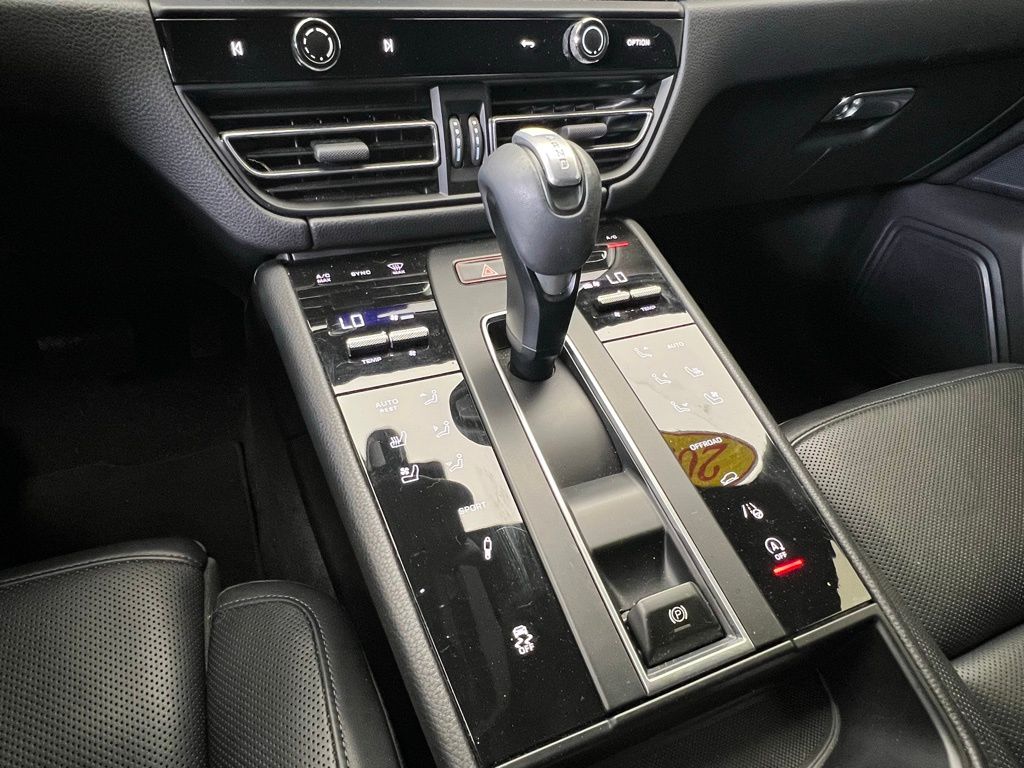 Thumbnail: 2023 Porsche Macan - 11